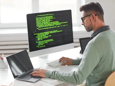 Concepto de tecnología de la información digital en línea de internet